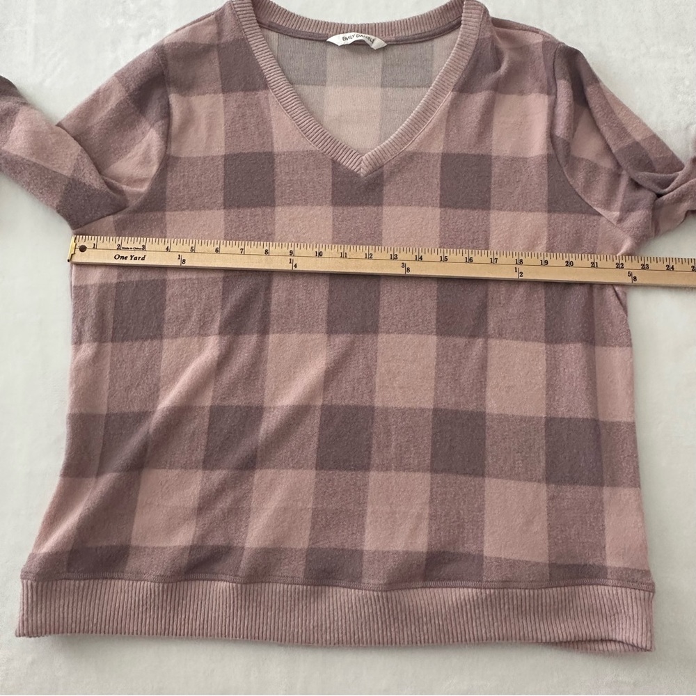 Emily Daniels Buffalo Plaid Sweater Women’s XL Pink Taupe V-Neck Cozy Soft - Picture 5 of 8
